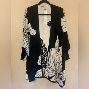 Chico's Jacquard Ruana Sweater Open Front Black/White Size S/M NWT Kimono Floral